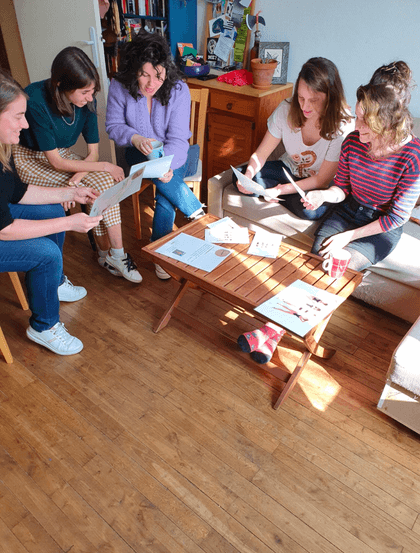 Atelier pour une journée entre filles ou un EVJF à Nantes dans les locaux de Instants Précieux, conseillère en image Nantes