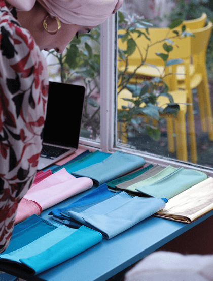 Foulards de colorimétrie pour l'activité d'une journée entre filles à Nantes