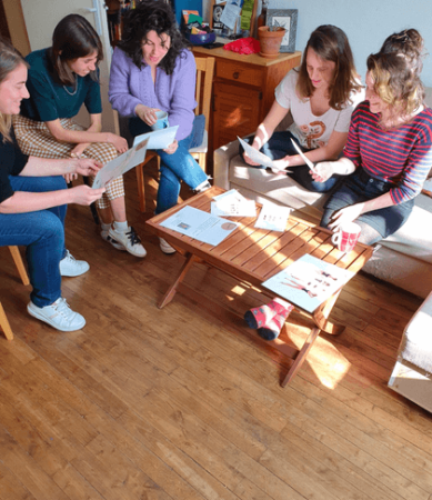 Atelier pour une journée entre filles ou un EVJF à Nantes dans les locaux de Instants Précieux, conseillère en image Nantes