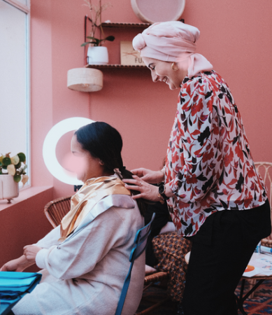 Déroulement d'une prestation de conseil en image à Nantes lors d'un atelier colorimétrie Instants Précieux